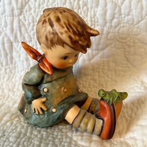 Hummel Goebel First Issue figurine “Friend or Foe” #434